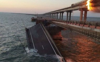 В Крыму паника после взрывов и пожара на мосту
