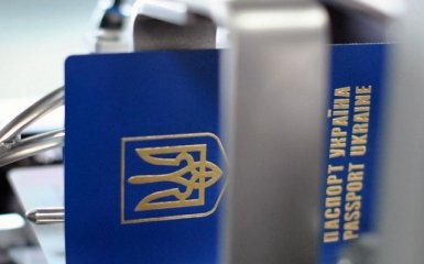 В Украине начали выдавать пластиковые паспорта