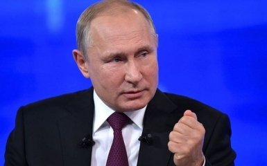Путин подписал закон о лишении российского гражданства за осуждение войны