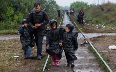 Турция примет сирийских мигрантов при первой необходимости - Давутоглу
