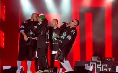 Потап и Позитив поцеловались на сцене после каминг-аута MELOVIN — видео