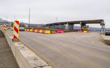 Дороги полностью разбиты: появились свежие фото и видео строительства Керченского моста