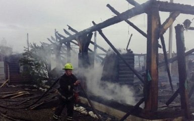 На Закарпатье ночью сгорела база отдыха