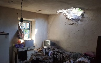 Последствия обстрелов на Донбассе: появились новые фото