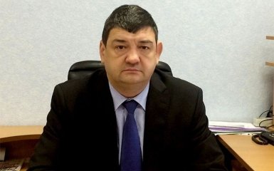 "Мэр" на Донбассе надругался над флагом Украины: появились фото