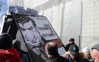 В Одессе защитники и противники Саакашвили устроили потасовку: опубликовано видео