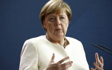 Меркель розкритикувала соцмережі за блокування акаунтів Трампа