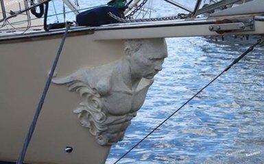 В России Путина прицепили на нос корабля: в сети высмеяли безумные фото