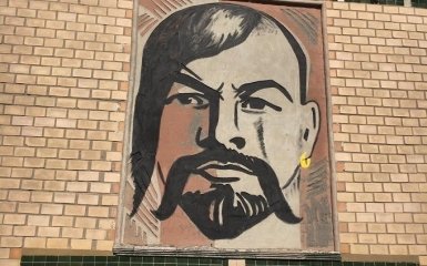 Соцмережі підірвав Ленін-козак на Сумщині: опубліковано фото