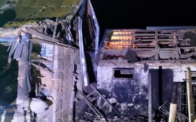 У Дніпрі з під завалів зруйнованого ракетою армії РФ будинку дістали тіло загиблого