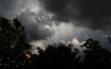 Град та шквали: Україну попередили про рівень небезпеки та погіршення погоди