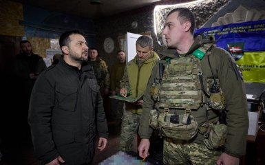 Зеленский посетил передовые позиции ВСУ на Купянском направлении