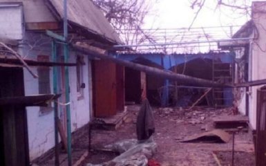 Війна на Донбасі: з'явилися фото наслідків жорстокого обстрілу Красногорівки