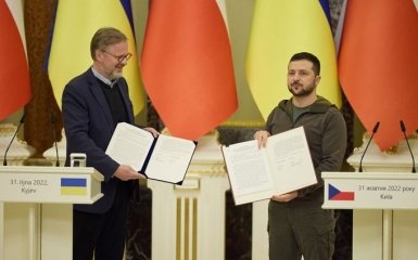 Зеленский и премьер Чехии подписали декларацию о поддержке вступления Украины в НАТО