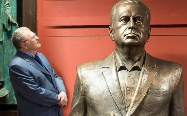 Жириновский открыл памятник самому себе: опубликованы видео и фото