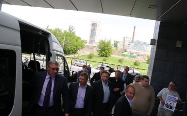 Перед конференцией во Владимире Касьянова закидали яйцами