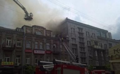 В хостеле в центре Киева произошел пожар: появились фото и видео