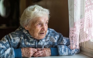 Пожилая женщина