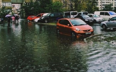 Киев затопило после дождя: опубликовано видео