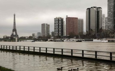 В Париже продолжается наводнение: уровень Сены достиг максимальных значений