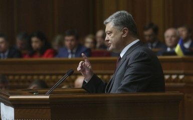 И покосился на Тимошенко: выступление Порошенко в Раде обсуждают в соцсетях