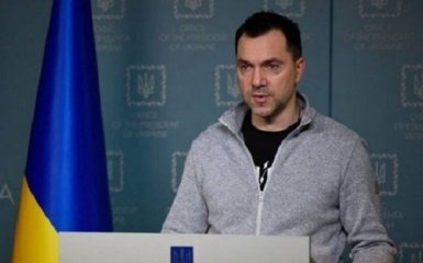 Справжні події будуть за тиждень: Арестович спрогнозував дії армії РФ