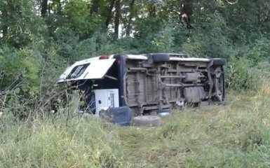У Хмельницькій області перекинувся автобус із паломниками: з'явилося фото