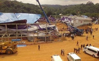 В Нигерии обвалившаяся церковь убила десятки человек: видео с места трагедии