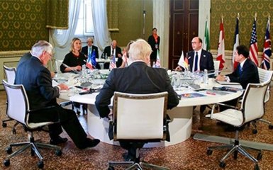 Велика сімка закликала Росію вплинути на бойовиків для виконання Мінська