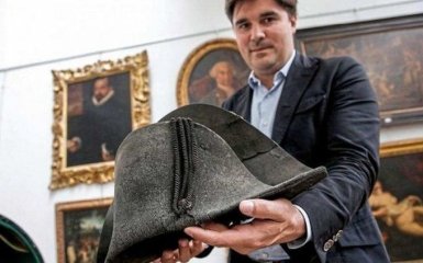 Спустя 203 года со дня битвы при Ватерлоо: на аукционе Франции за рекордную сумму продали шляпу Наполеона