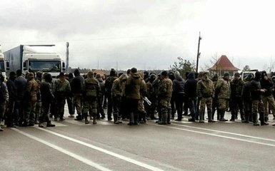На Рівненщині копачі бурштину перекрили трасу: поліція виклала фото