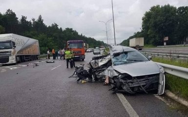 Під Києвом сталася страшна ДТП: загинули жінка і дитина