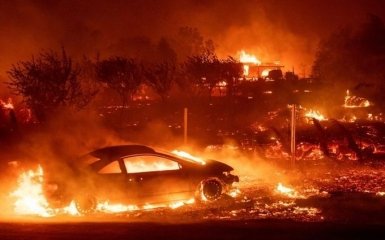 У Каліфорнії продовжують бушувати пожежі, кількість жертв значно зросла: моторошні відео