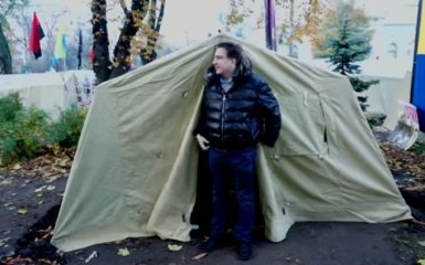 Саакашвілі влаштувався в наметі під будівлею Ради в Києві: з'явилося відео