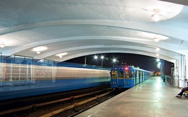 У Київському метрополітені пасажирів закликають до пильності