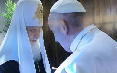 З'явилися фото історичної зустрічі Папи Римського і Патріарха РПЦ Кирила