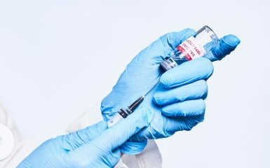 В Україні зареєстрували першу вакцину проти COVID-19