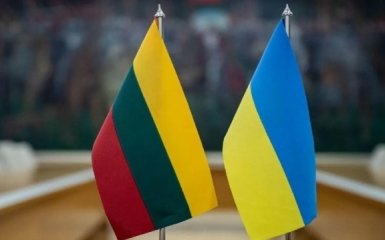 Прапори Литви та України