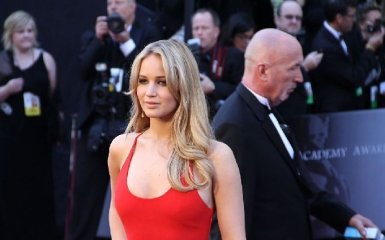 Джеріфер Лоуренс приголомшила розкішним образом під час прем'єри "Не дивися вгору"