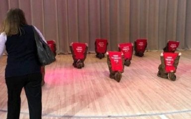 Остановите это безумие — в РФ дети на концерте изображали могилы солдат ДСВ