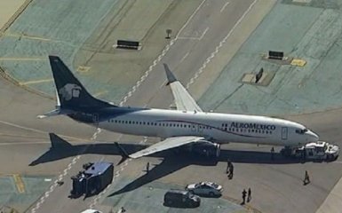 В аэропорту Лос-Анджелеса самолет столкнулся с грузовиком, восемь человек пострадали
