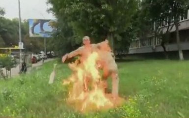 Доброволець АТО підпалив себе біля Міноборони - відео