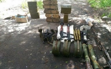 Гранатомети, патрони та гранати: СБУ виявила в районі АТО дві схованки
