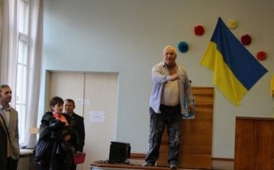 Депутата від Опоблоку кинули в сміттєвий бак: з'явилися фото