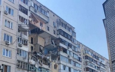 У Києві в багатоповерхівці прогримів потужний вибух - фото і відео з місця події
