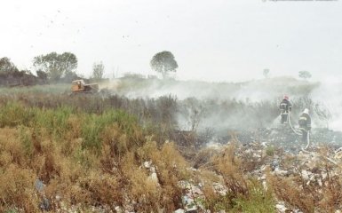 У Тернопільській області горить величезне звалище: опубліковані фото