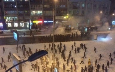 Появилось новое видео побоища фанатов в центре Киева