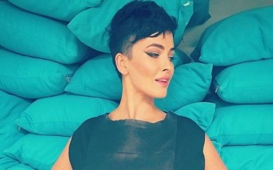 Эпатажная украинская звезда заинтриговала снимком с мужчиной: опубликовано фото