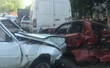 В Киеве пьяный водитель разбил четыре машины: появились фото