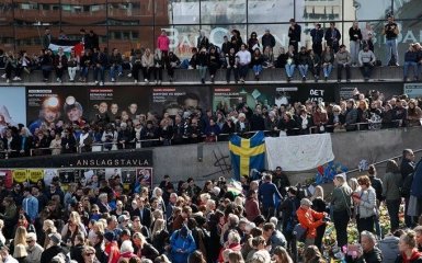 В Стокгольме прошла "манифестация любви" в память о жертвах теракта: опубликованы фото
